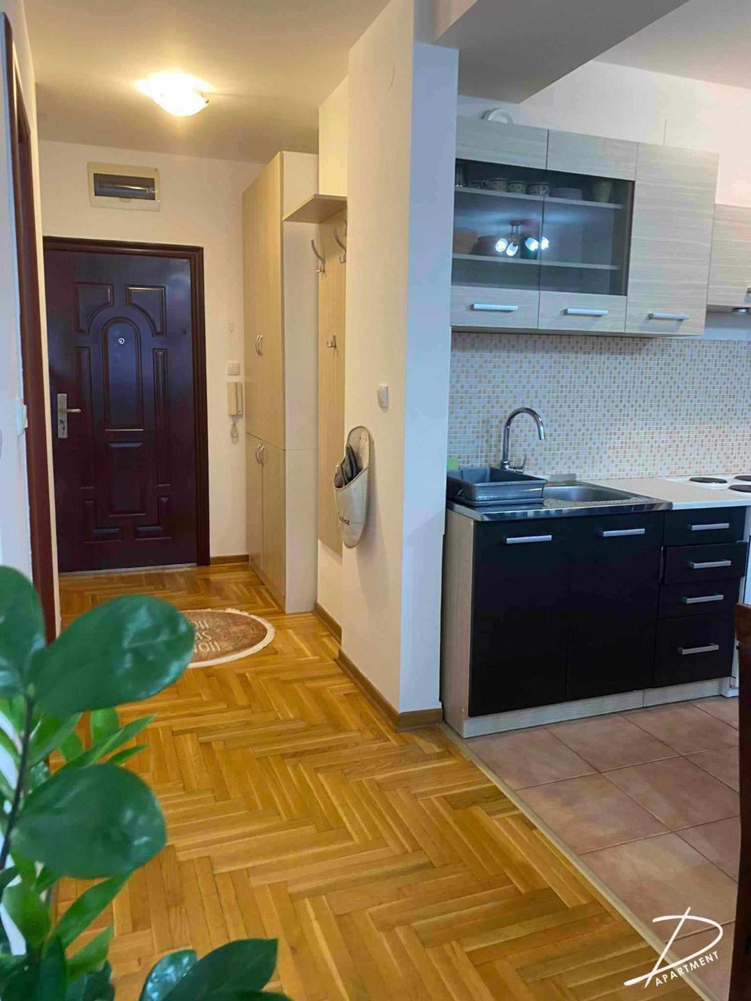 D Apartment Free Private Parking Fast Wi-Fi Novi Sad Exterior photo